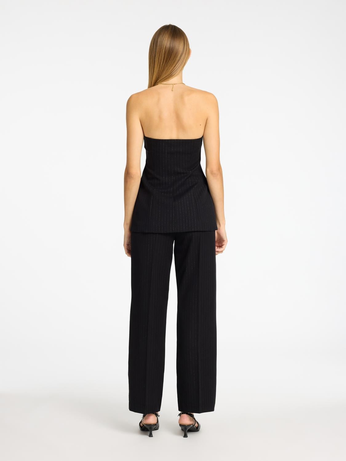 model_shot-back